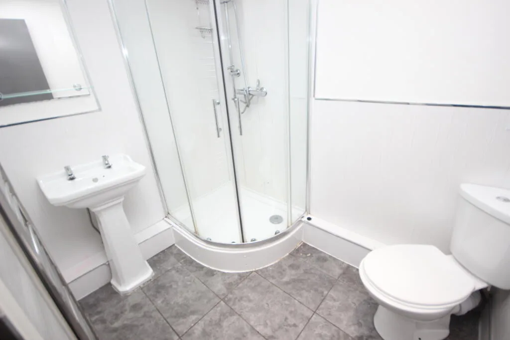 8 bedroom flat for rent