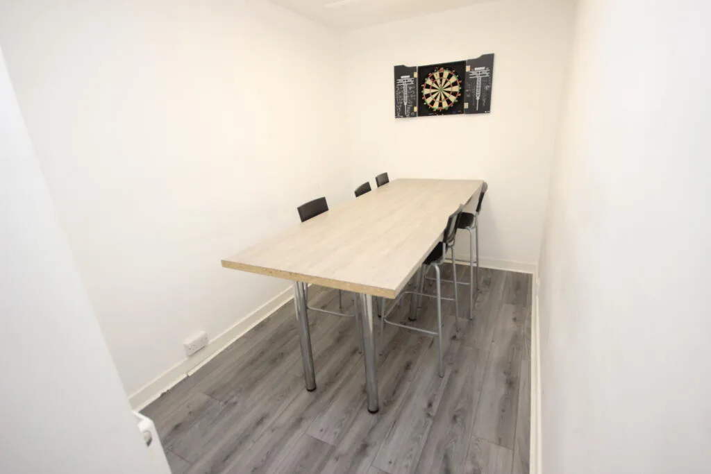 8 bedroom flat for rent