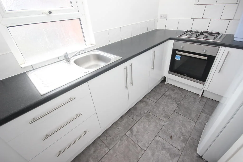 8 bedroom flat for rent