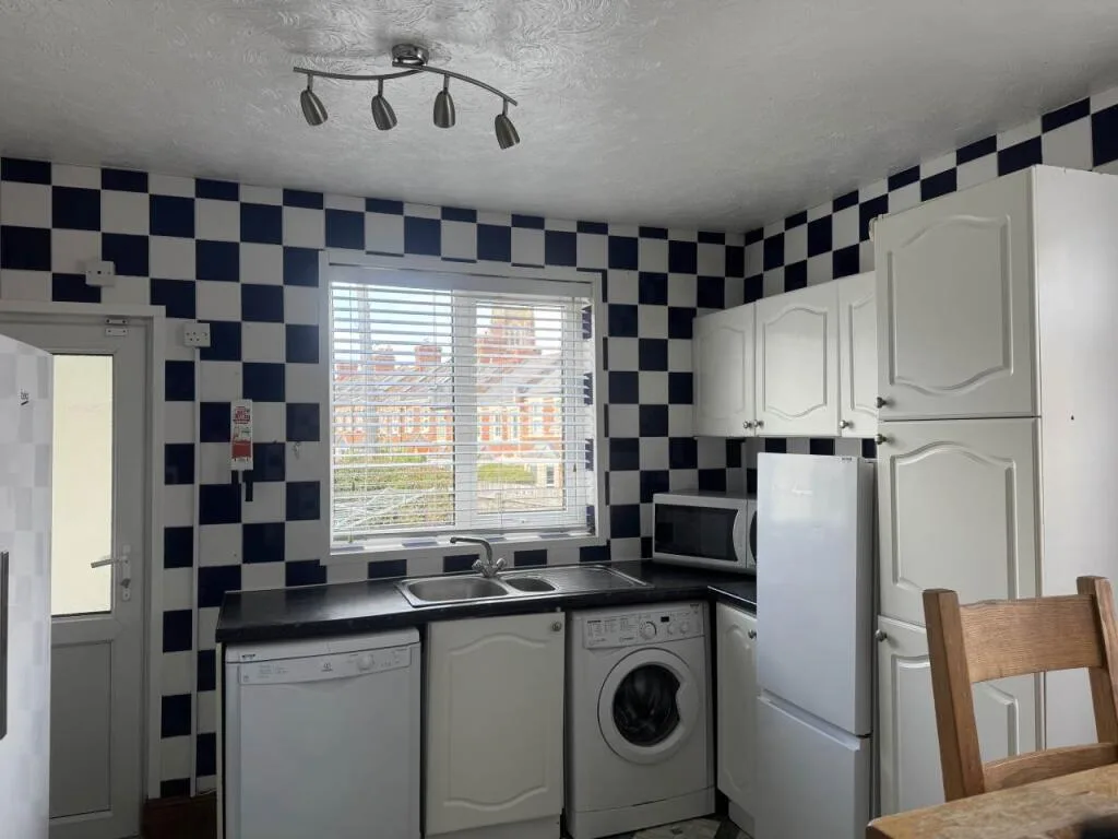 6 bedroom house for rent