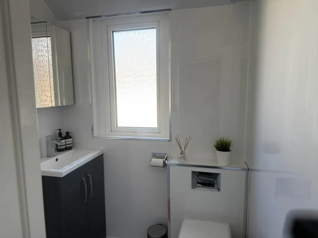 6 bedroom house for rent
