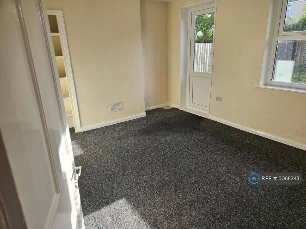 3 bedroom semi-detached house for rent
