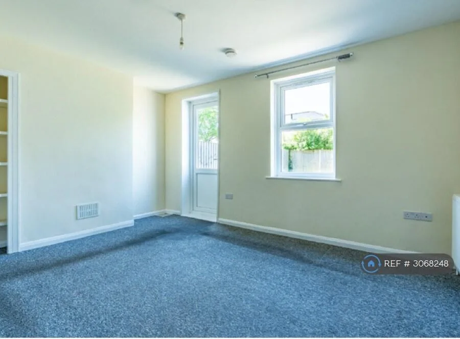 3 bedroom semi-detached house for rent