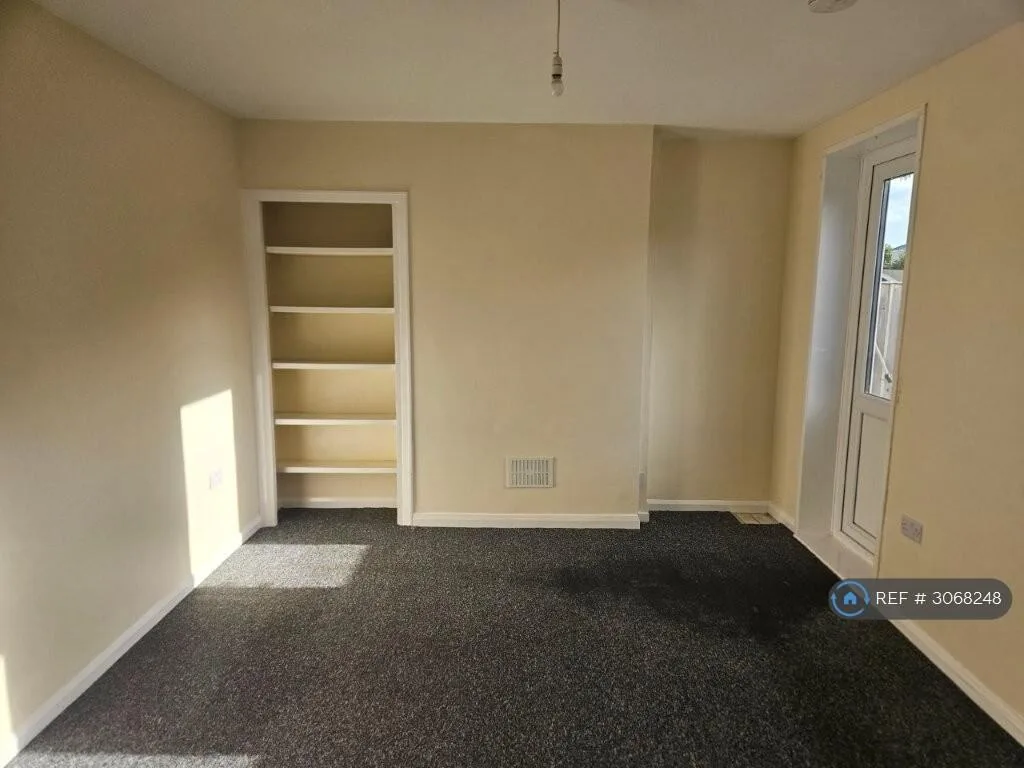 3 bedroom semi-detached house for rent