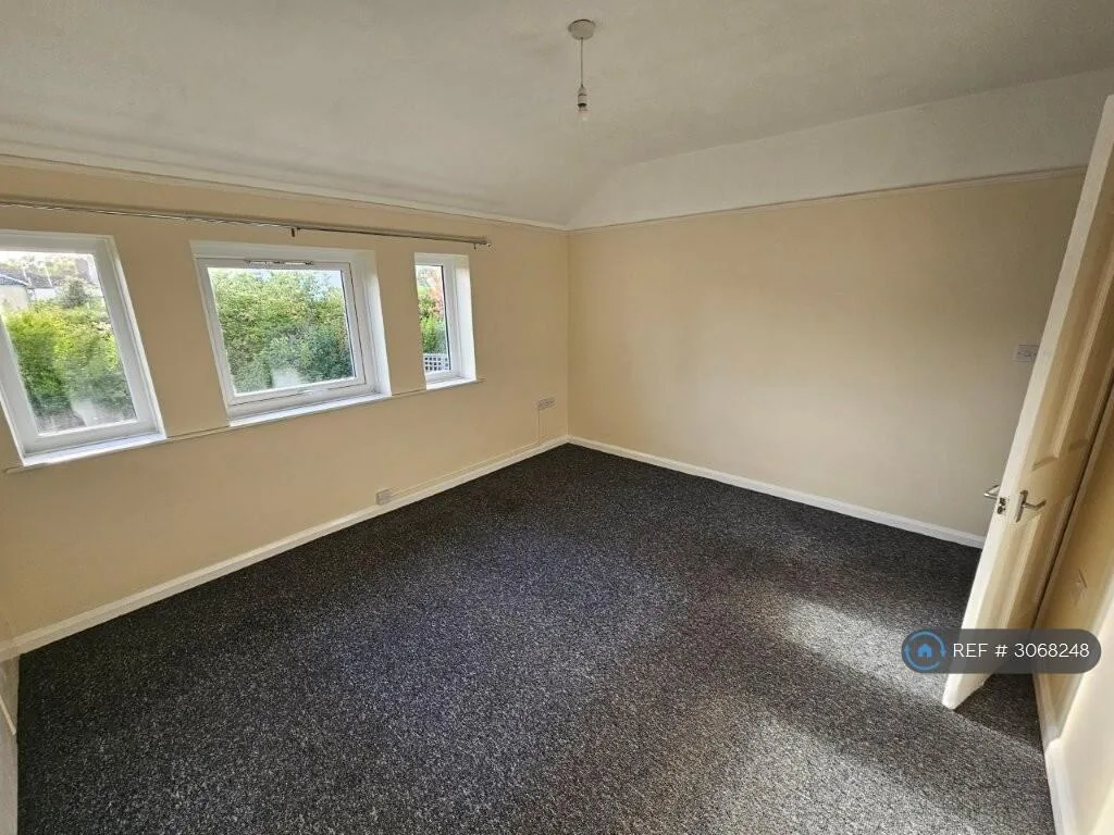 3 bedroom semi-detached house for rent