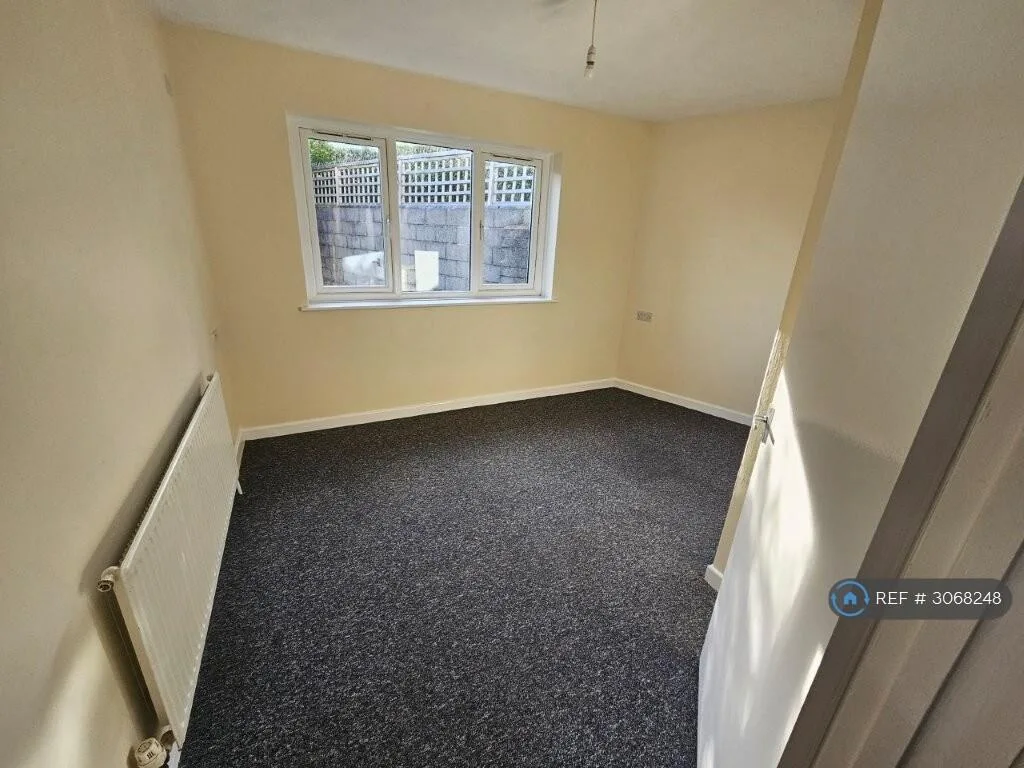 3 bedroom semi-detached house for rent