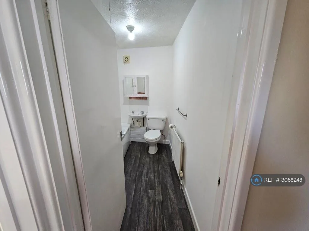 3 bedroom semi-detached house for rent