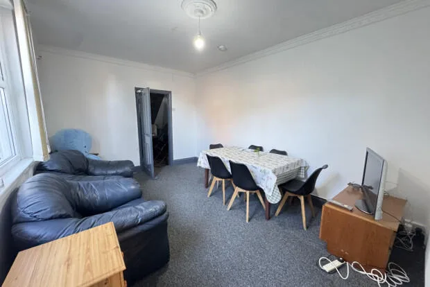 5 bedroom terraced house for rent