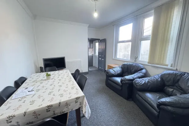5 bedroom terraced house for rent