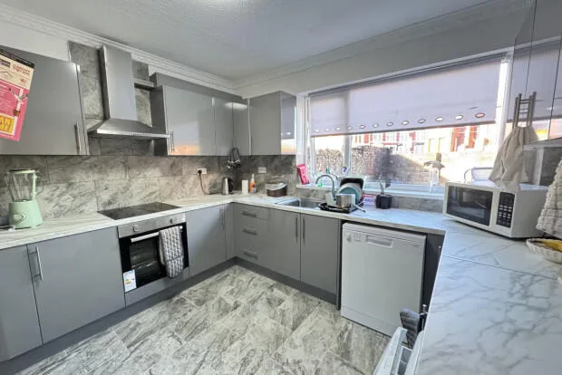 5 bedroom terraced house for rent