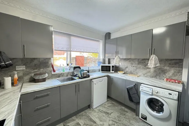 5 bedroom terraced house for rent