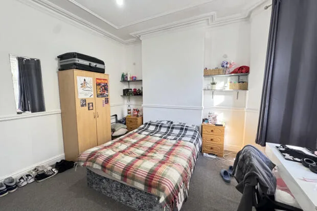 5 bedroom terraced house for rent