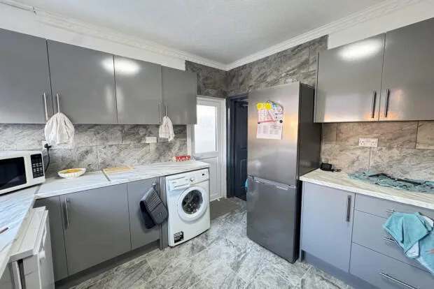 5 bedroom terraced house for rent