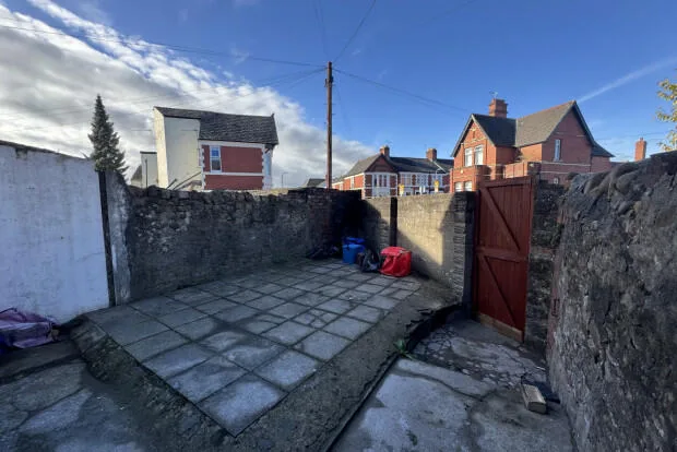 5 bedroom terraced house for rent