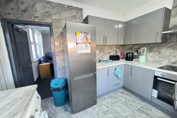 5 bedroom terraced house for rent