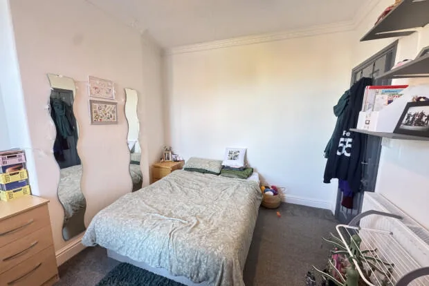 5 bedroom terraced house for rent