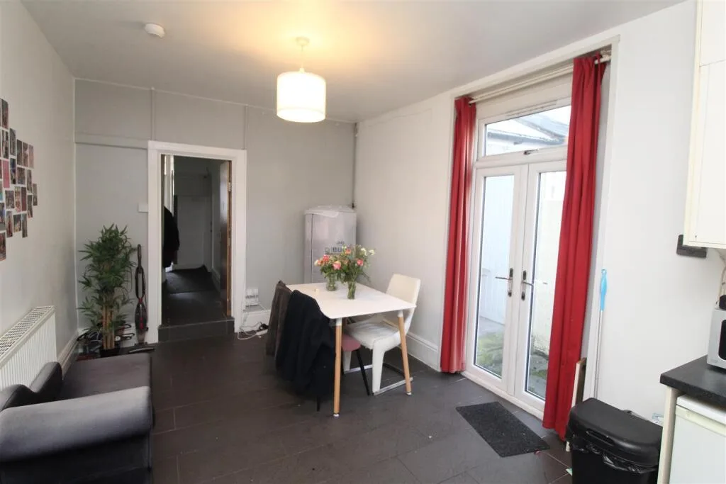 5 bedroom house for rent