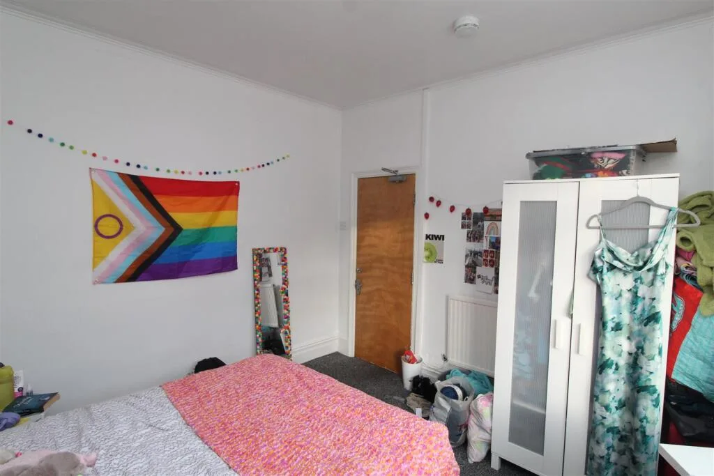 5 bedroom house for rent