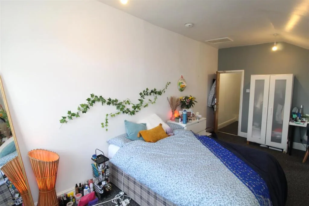 5 bedroom house for rent