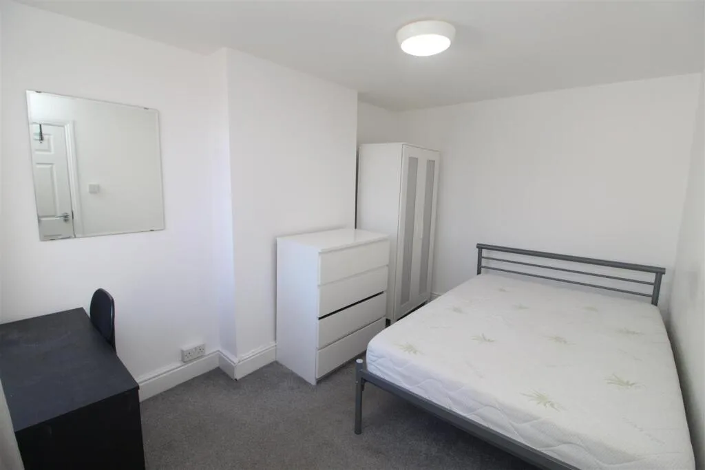 5 bedroom house for rent