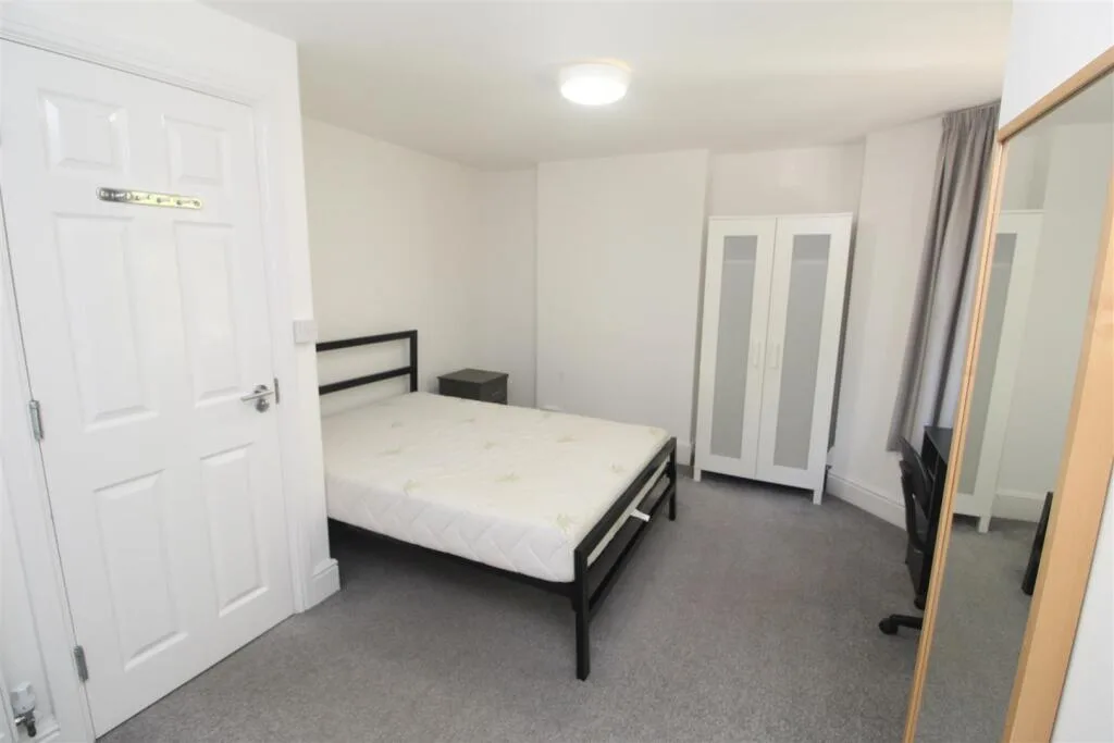 5 bedroom house for rent