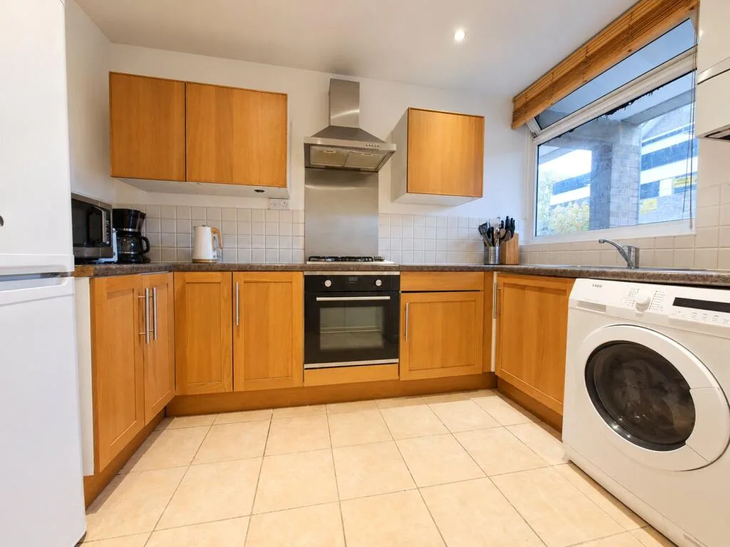 3 bedroom maisonette for rent