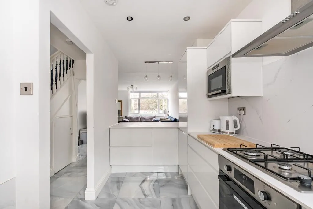 2 bedroom maisonette for rent