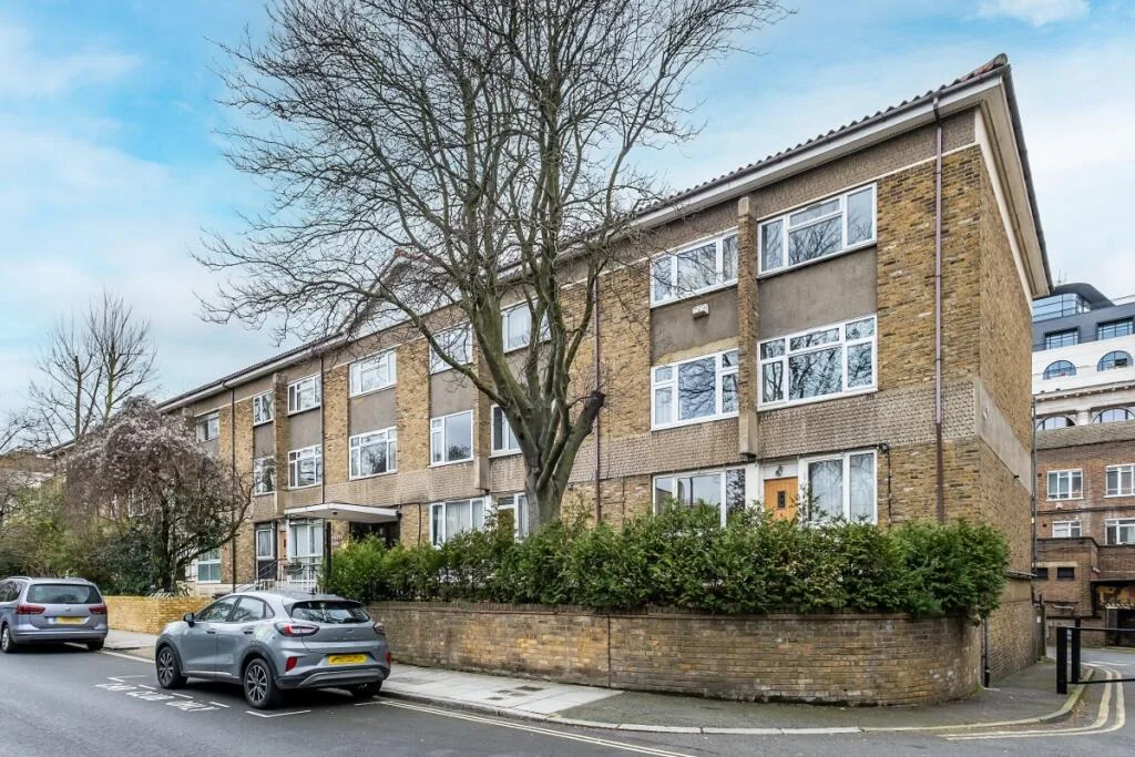 2 bedroom maisonette for rent