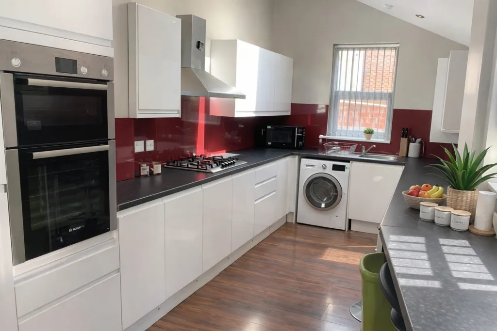 5 bedroom end of terrace house for rent