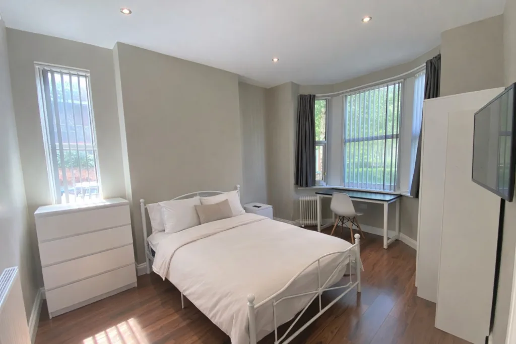 5 bedroom end of terrace house for rent