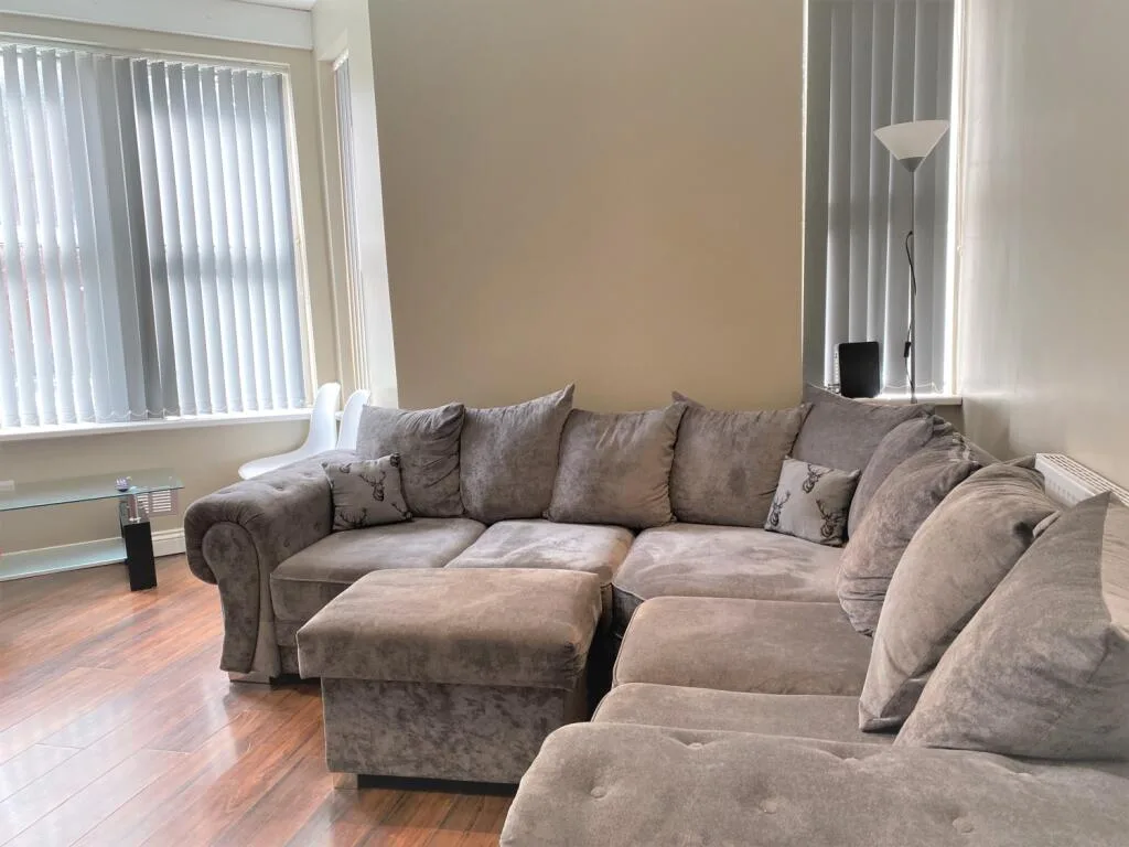 5 bedroom end of terrace house for rent