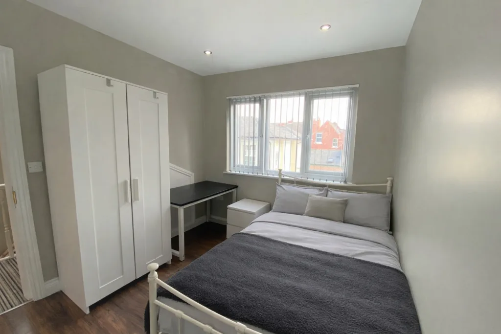 5 bedroom end of terrace house for rent