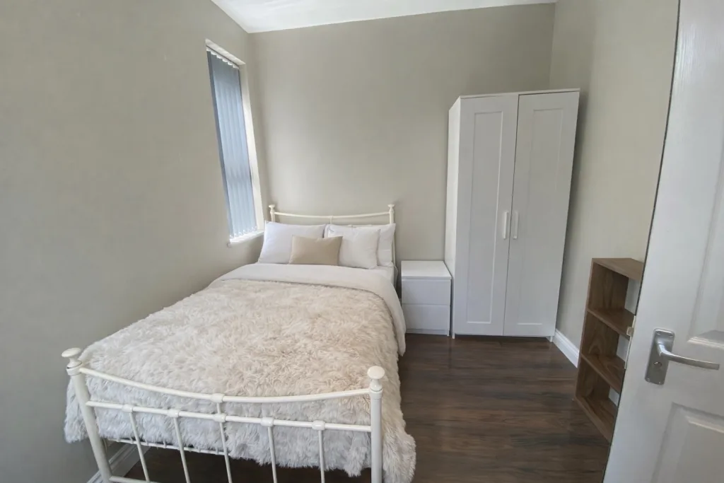 5 bedroom end of terrace house for rent