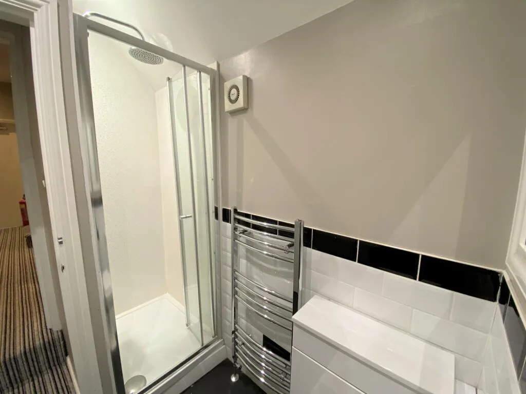 5 bedroom terraced house for rent