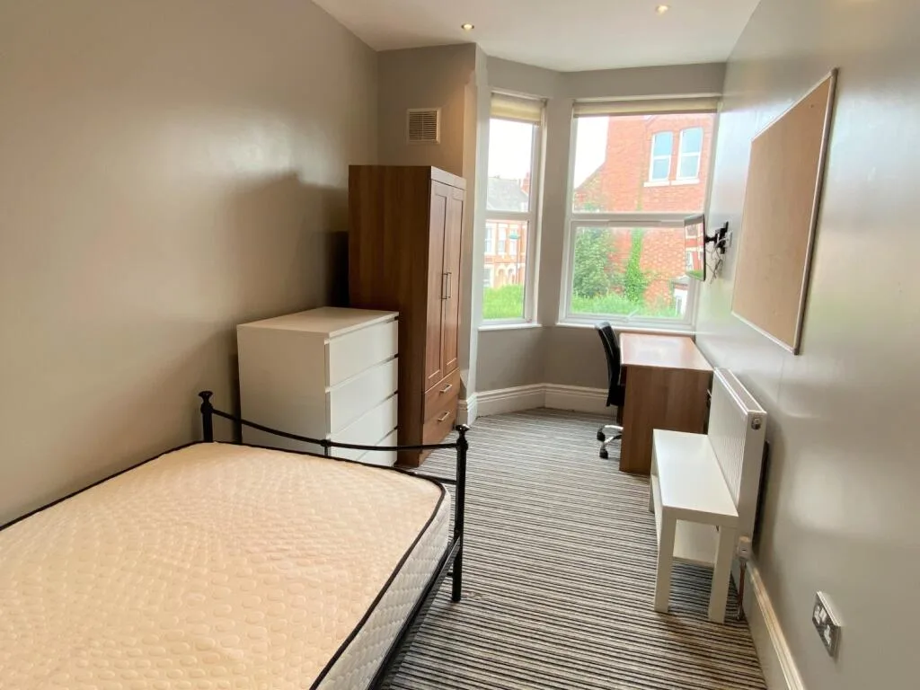 5 bedroom terraced house for rent