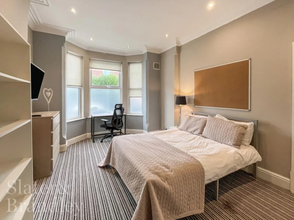 5 bedroom terraced house for rent