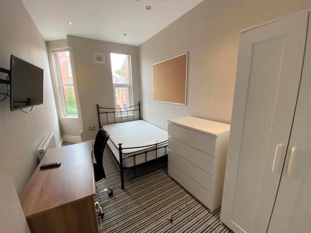 5 bedroom terraced house for rent