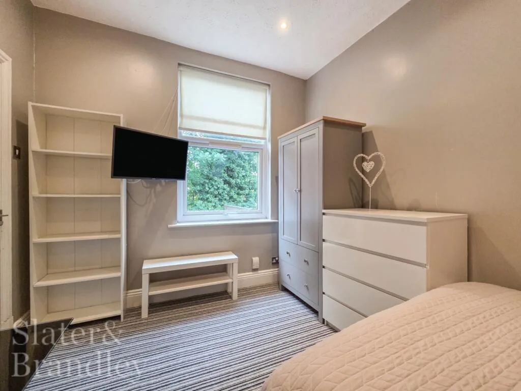 5 bedroom terraced house for rent