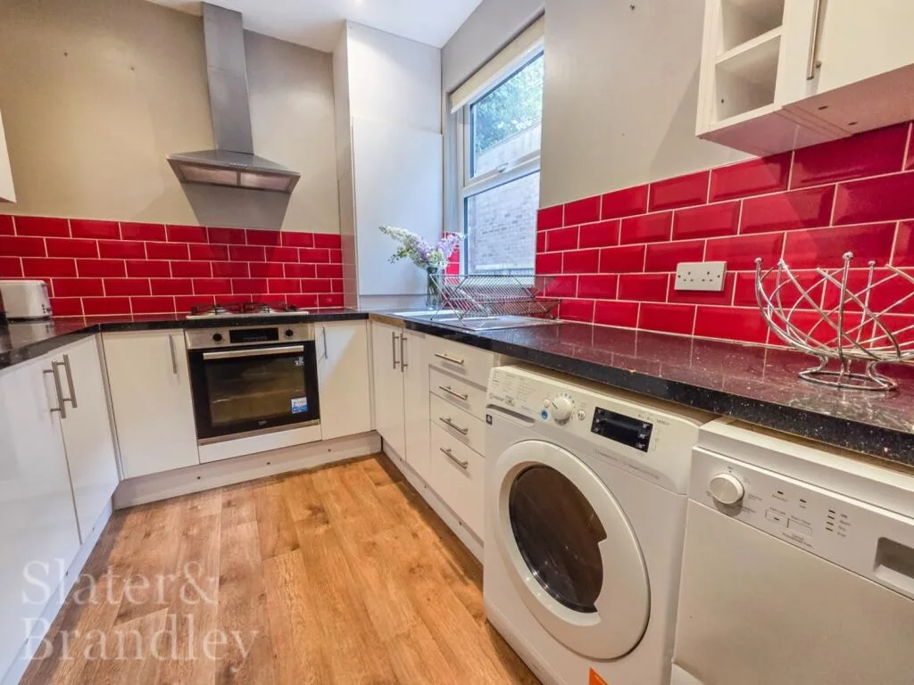 5 bedroom terraced house for rent