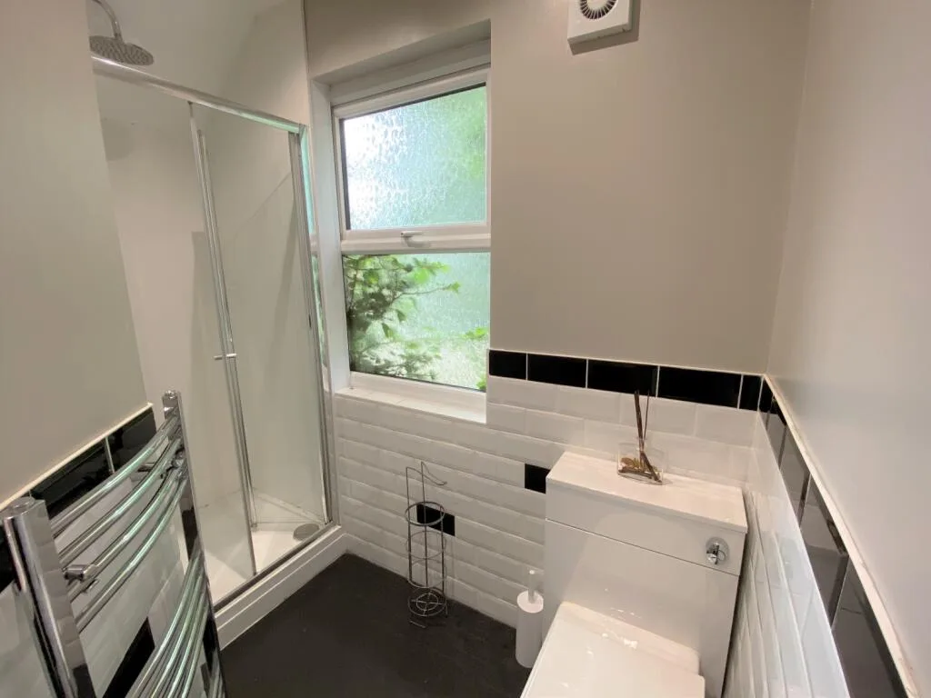 5 bedroom terraced house for rent
