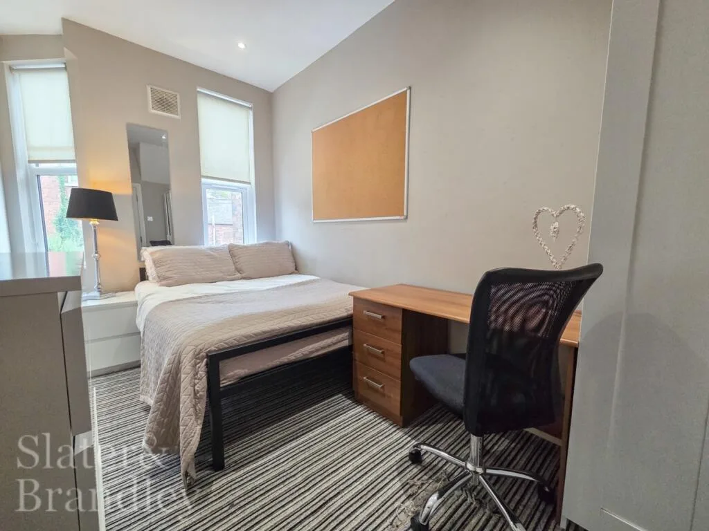 5 bedroom terraced house for rent