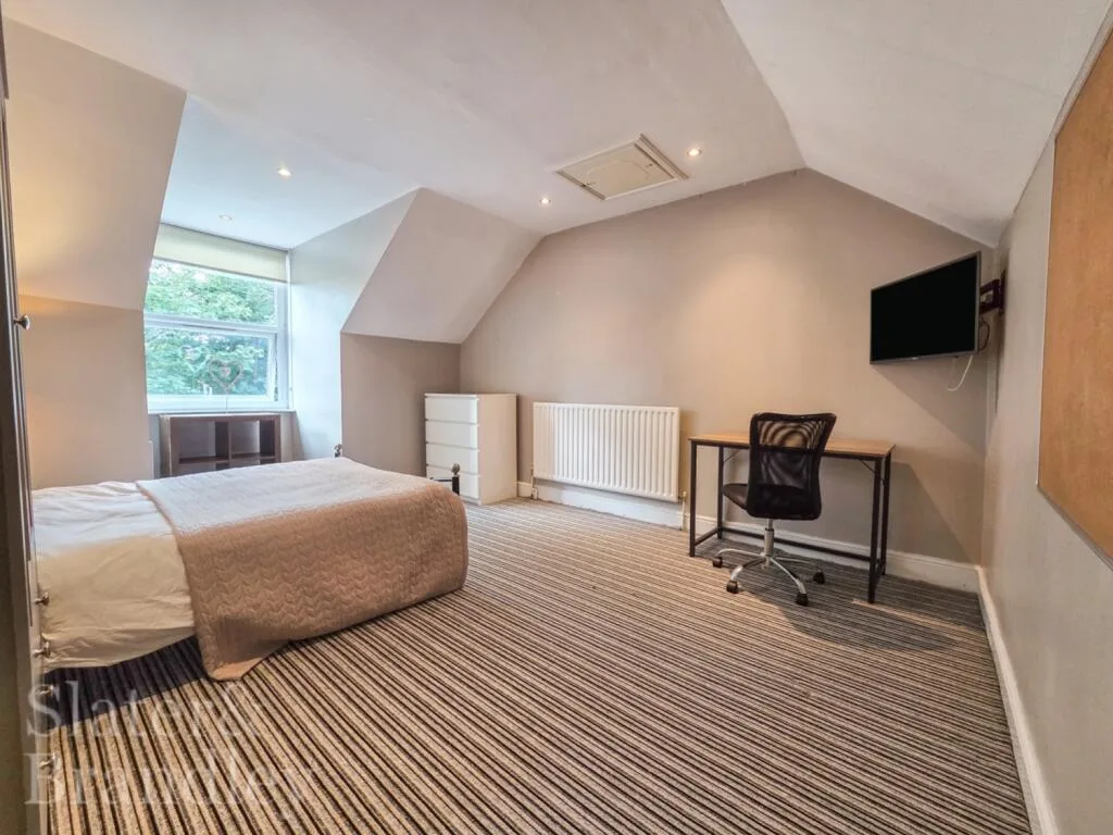 5 bedroom terraced house for rent