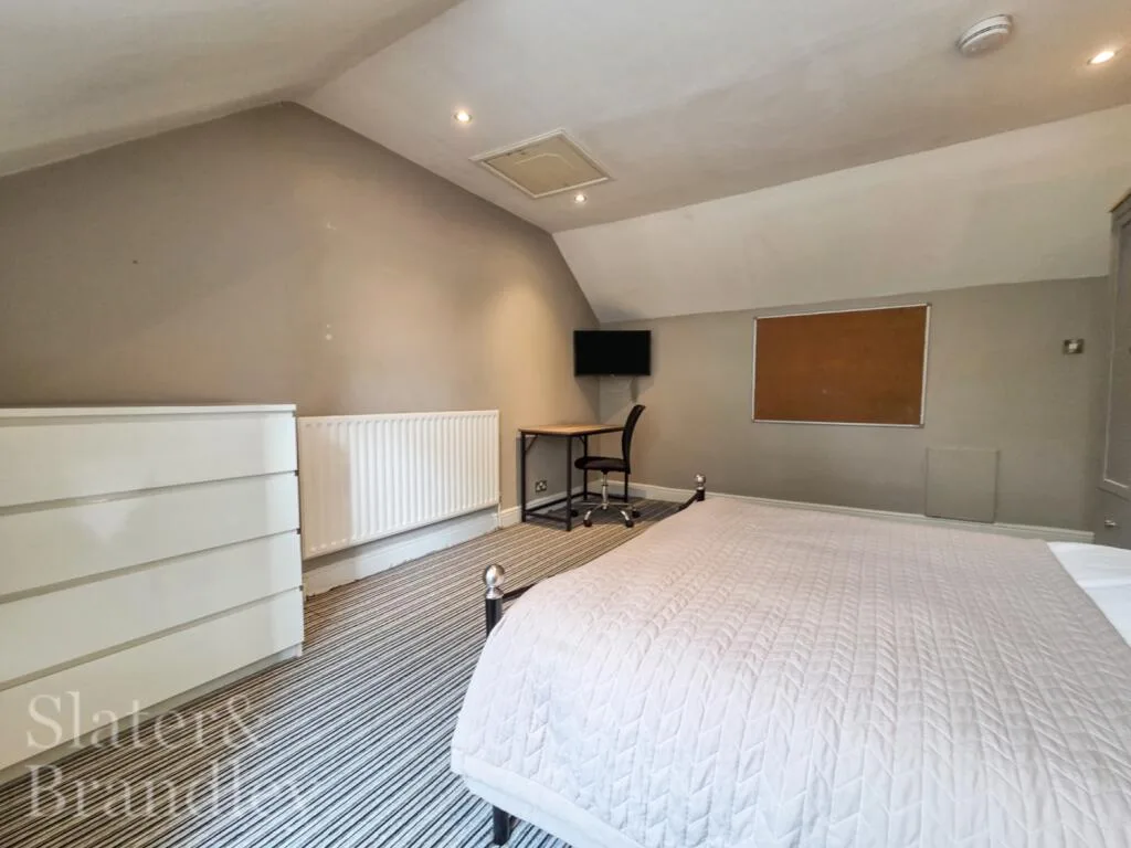 5 bedroom terraced house for rent