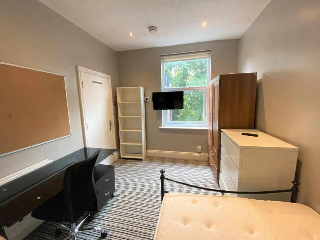 5 bedroom terraced house for rent