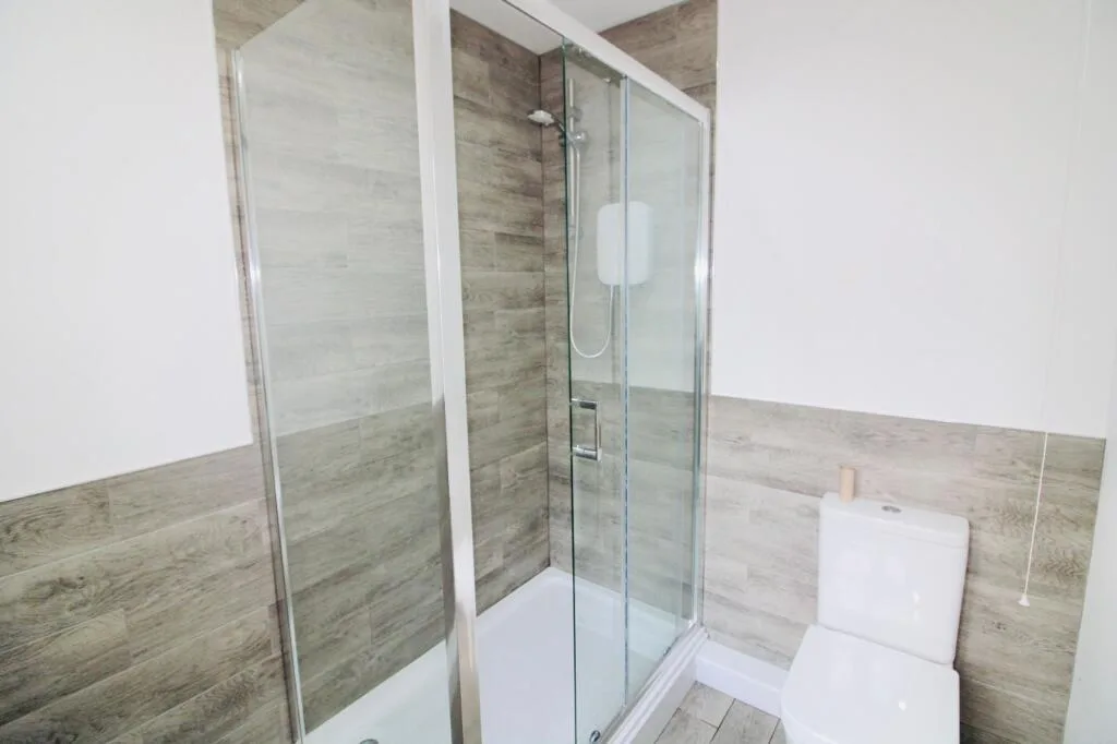 5 bedroom semi-detached house for rent