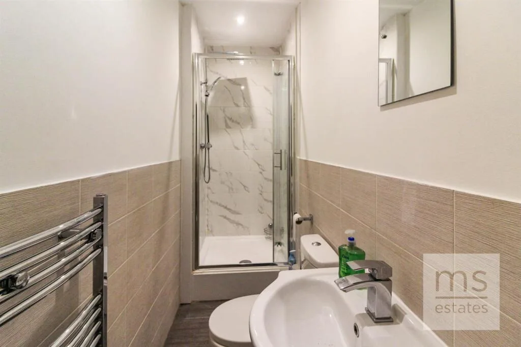 5 bedroom semi-detached house for rent