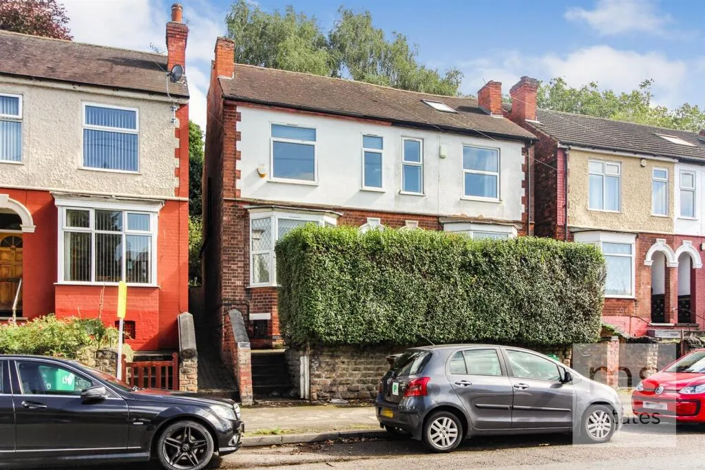 5 bedroom semi-detached house for rent