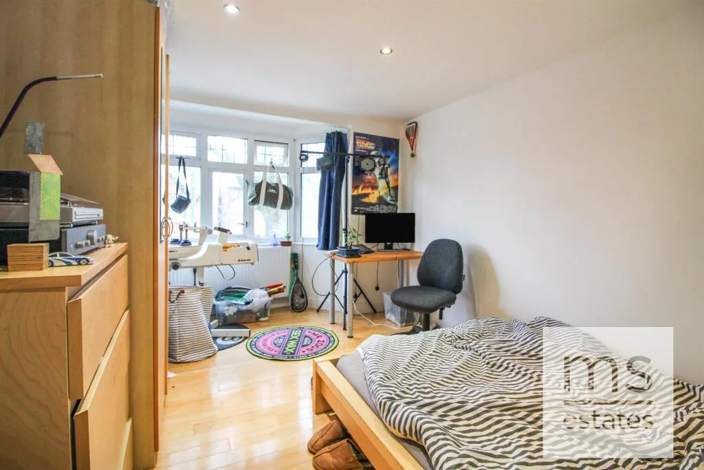 5 bedroom detached house for rent