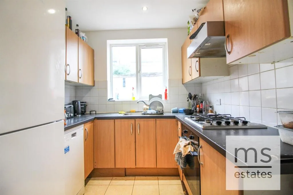 5 bedroom detached house for rent