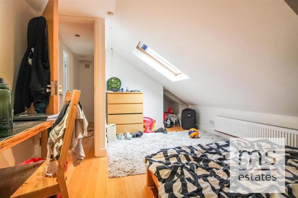5 bedroom detached house for rent